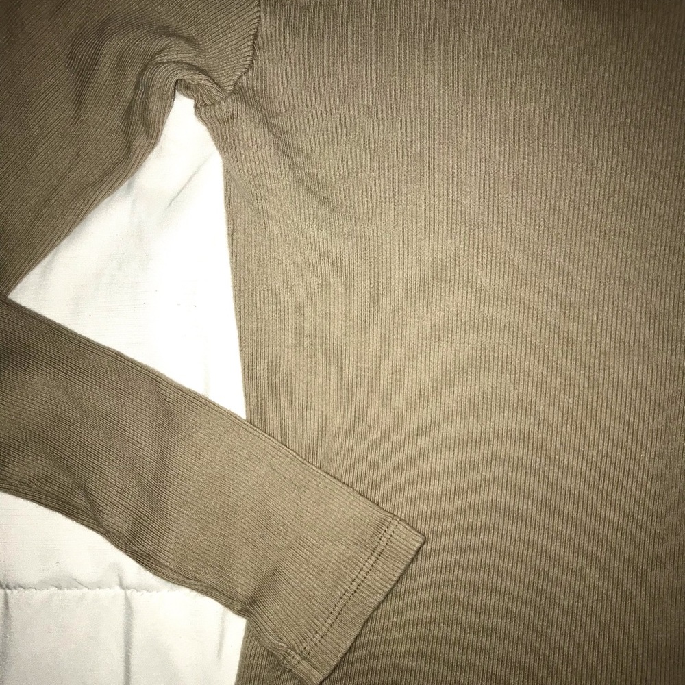 Brandy Melville Notch Neck Long Sleeve Top - Picture 4 of 4